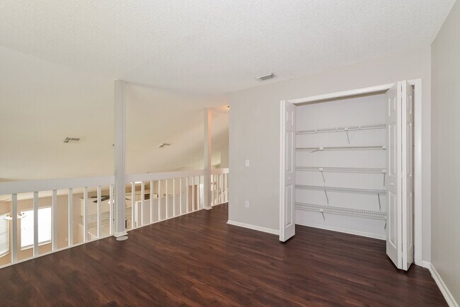 Building Photo - 12612 Belrose Ave