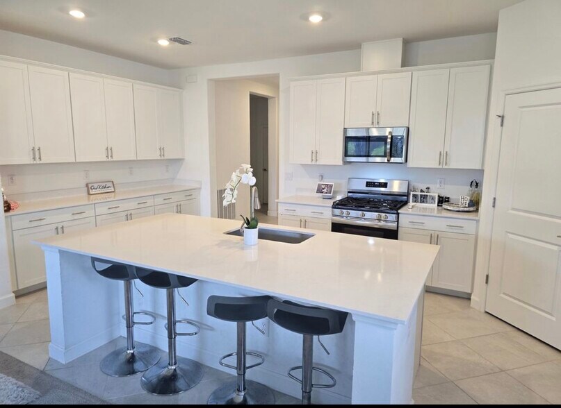 Building Photo - 15242 Serene Shores Loop