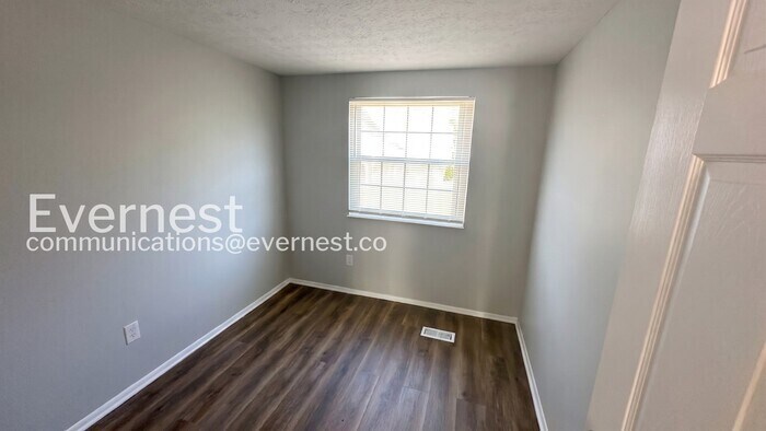 Building Photo - 2865 Chatsworth Way