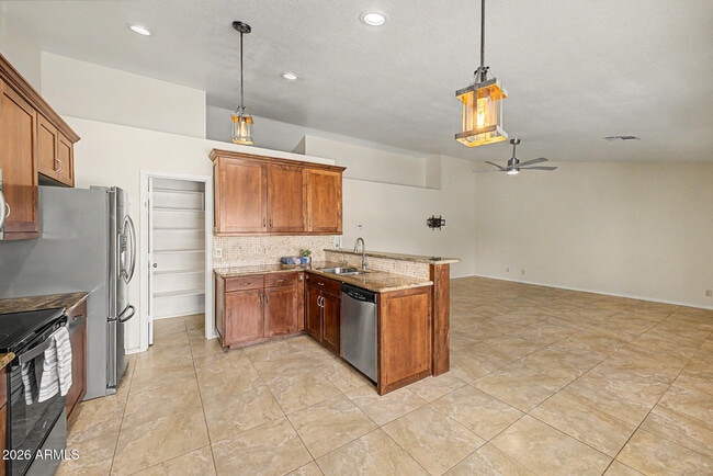 Building Photo - 933 N 94th Pl