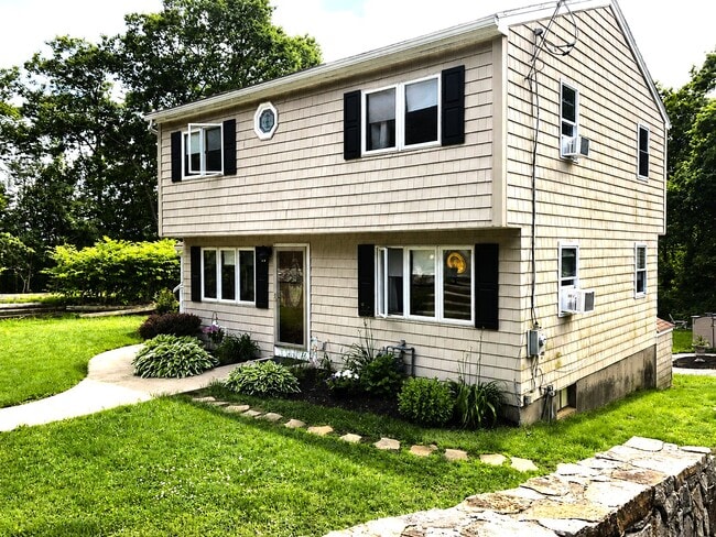 Building Photo - 35 Fox Hill Rd