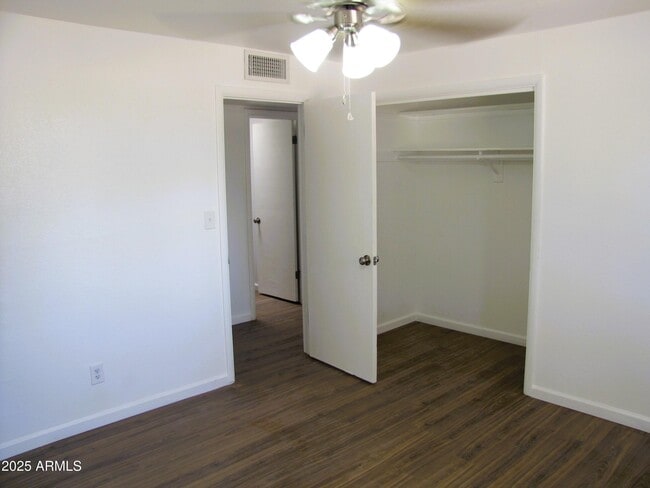 Building Photo - 947 S Cardinal Ave
