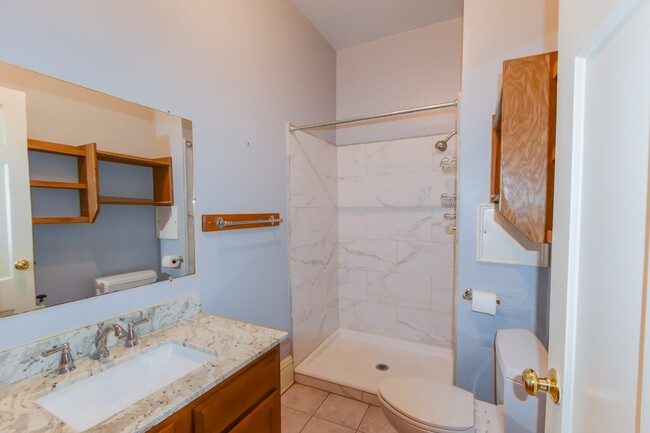 Marbled, Tiled Shower Full Bath - 1617 W Grace St