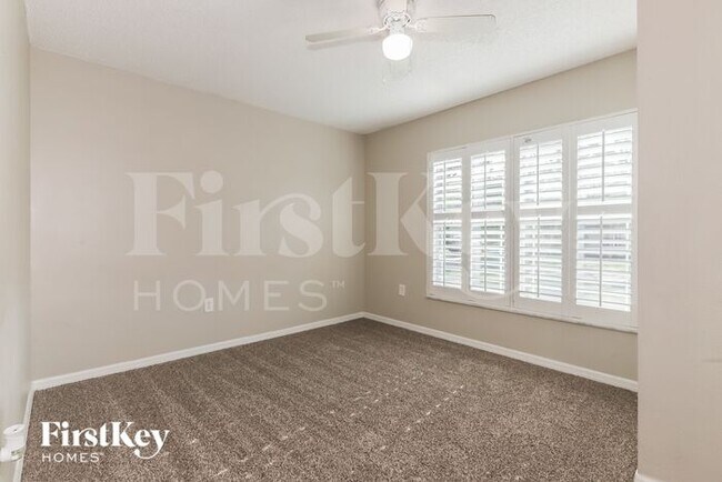 Building Photo - 8908 N Hamner Ave