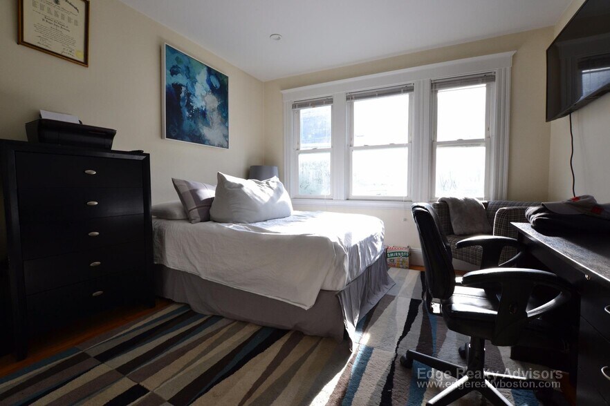 Building Photo - 18 Sawyer Ter