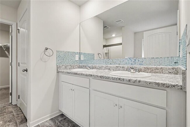 Building Photo - 477 Starbuck Parkway