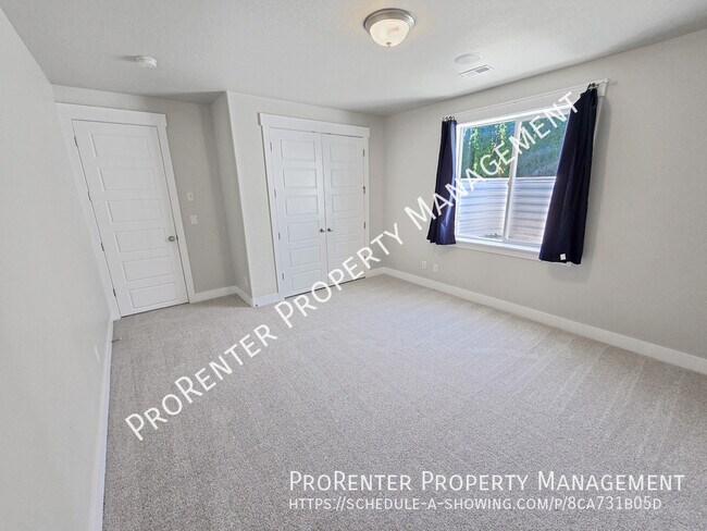 Building Photo - 1308 E Maple Way