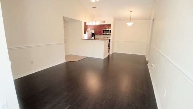 Building Photo - Beautiful Remodeled 2/1 Condo x Rent @ Villa Medici close to Theme Parks!