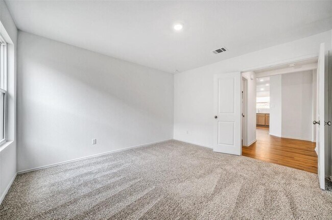 Building Photo - 310 Sebring Cir