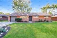 Building Photo - 3505 Roswell Dr
