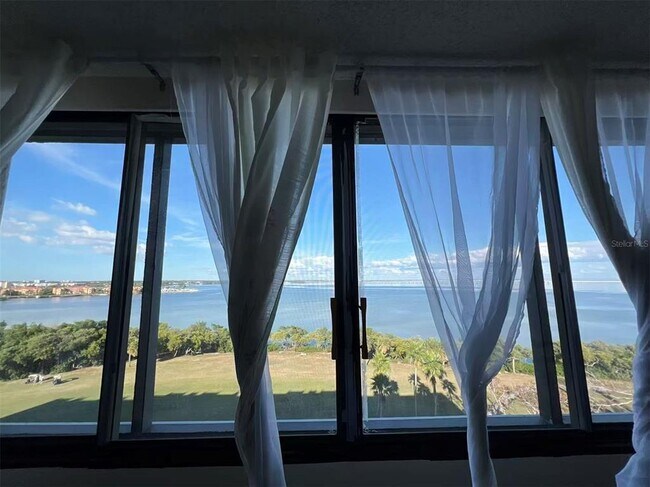 Building Photo - 2618 Cove Cay Dr