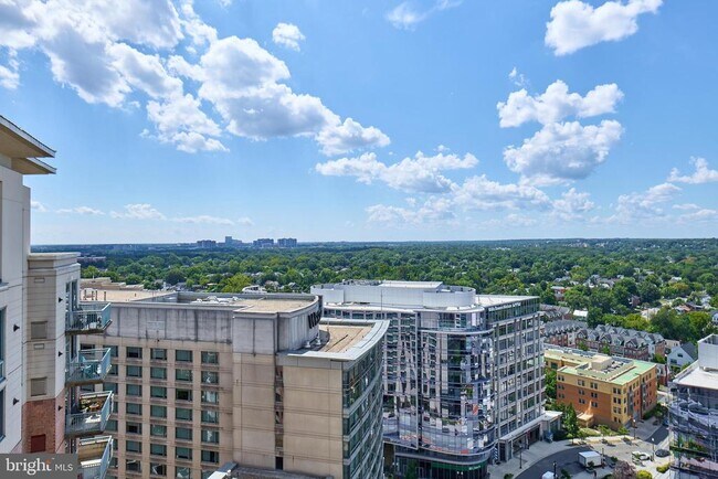Building Photo - 851 N Glebe Rd