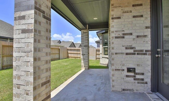 Building Photo - 1010 Newport Crk Dr