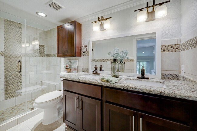 Building Photo - 1115 Augusta Dr