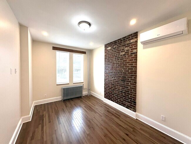 Building Photo - 272 Hancock Ave