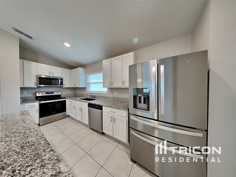Building Photo - 624 Bullrush Ct