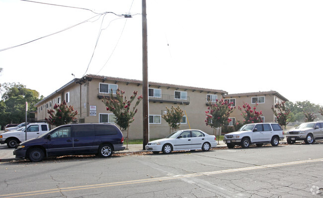 Building Photo - The Villa Apartments