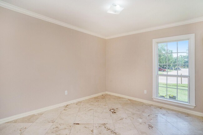 Building Photo - 6319 Hollow Pines Dr