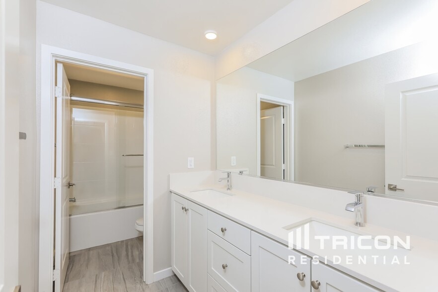 Building Photo - 31717 Luther Dr