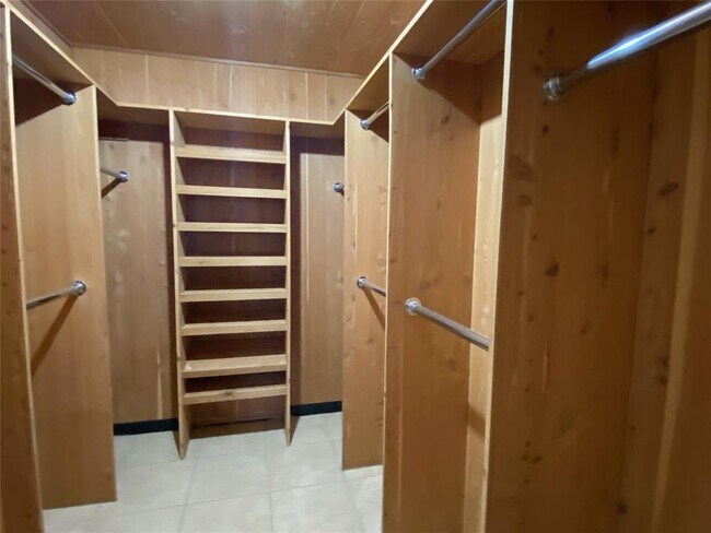 Building Photo - 6502 Briar Terrace Dr