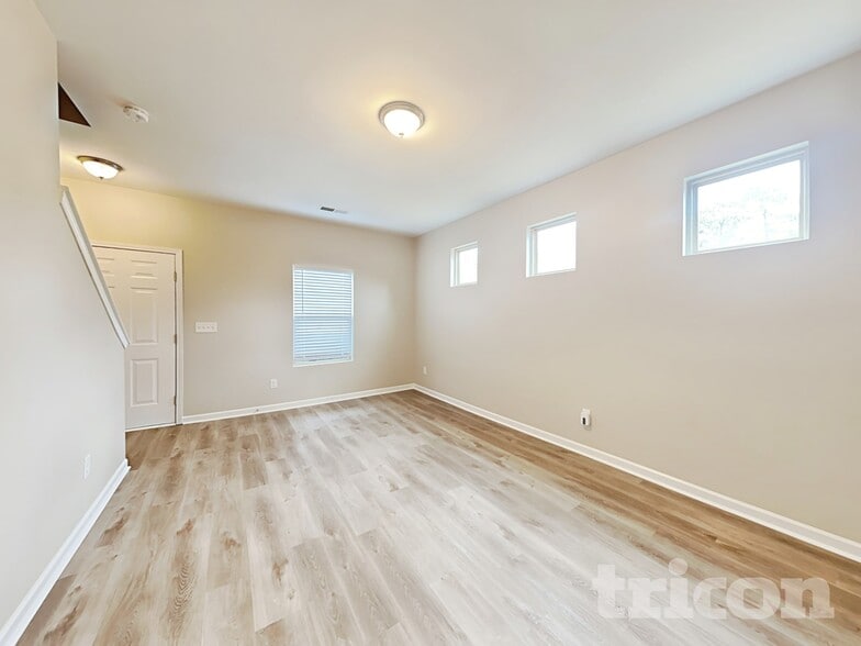 Building Photo - 4118 Lindbergh Wy