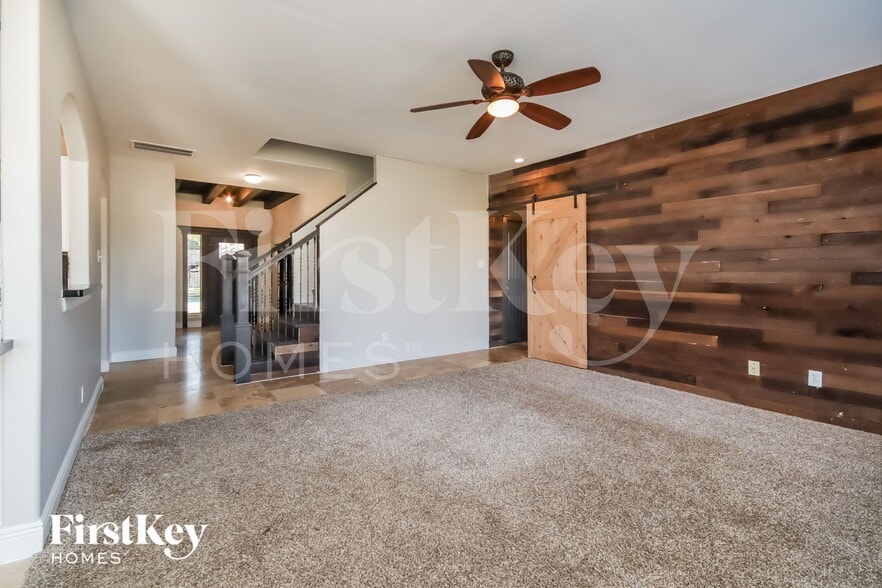 Building Photo - 8306 White Willow Ln
