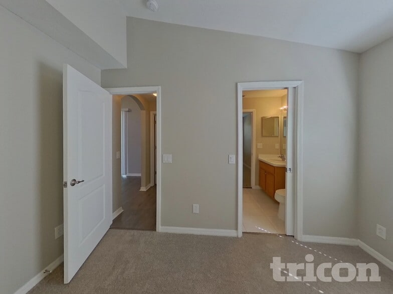 Building Photo - 31153 Whinsenton Dr