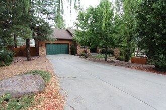 Building Photo - Stunning Boulder Pointe home with Huge Bon...