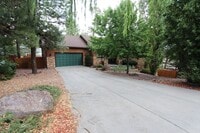 Building Photo - Stunning Boulder Pointe home with Huge Bon...