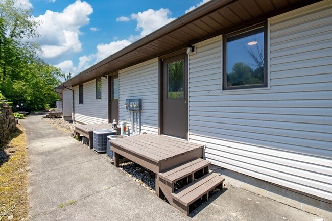 Building Photo - Two Bedroom Apartment