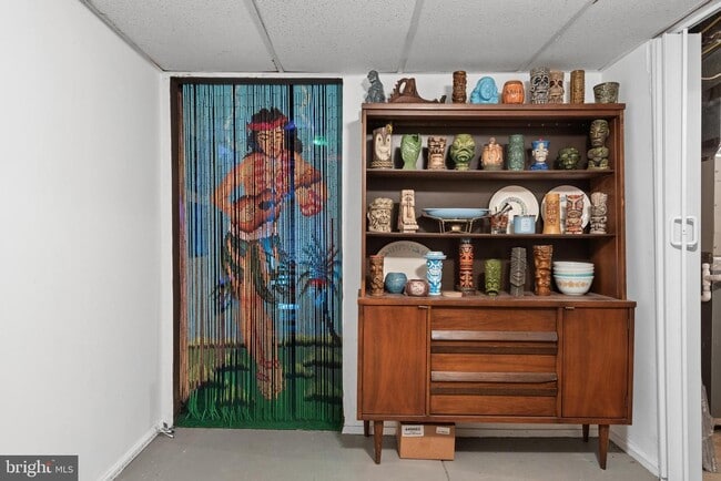 Building Photo - 153 E Ross St