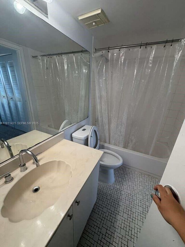 Building Photo - 7601 E Treasure Dr