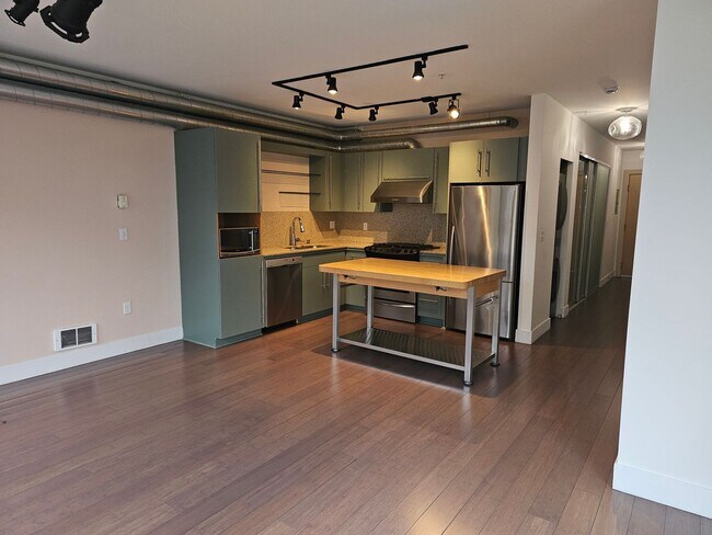 Building Photo - Bright Capitol Hill 1BR at BRIX | Parking Included |