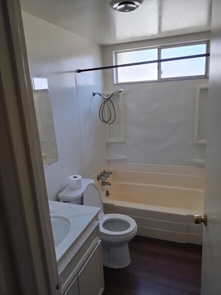 Building Photo - 3545 Fountain Way