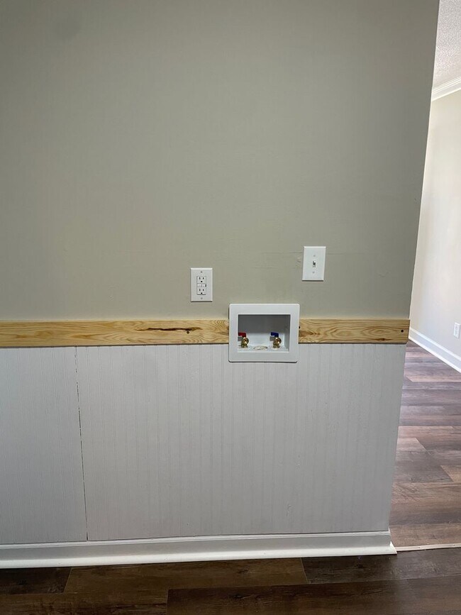 Building Photo - 1297
