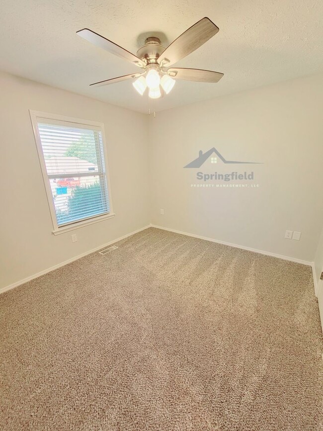 Building Photo - Location-Location; South West Springfield ...