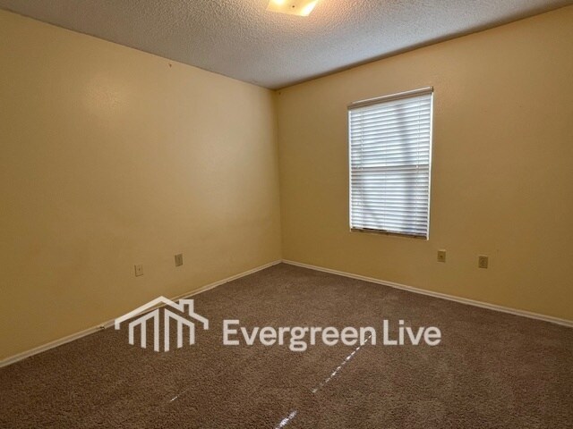 Building Photo - 102 Swing Ct