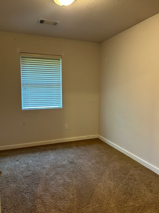 Building Photo - 6 Sunset Limited