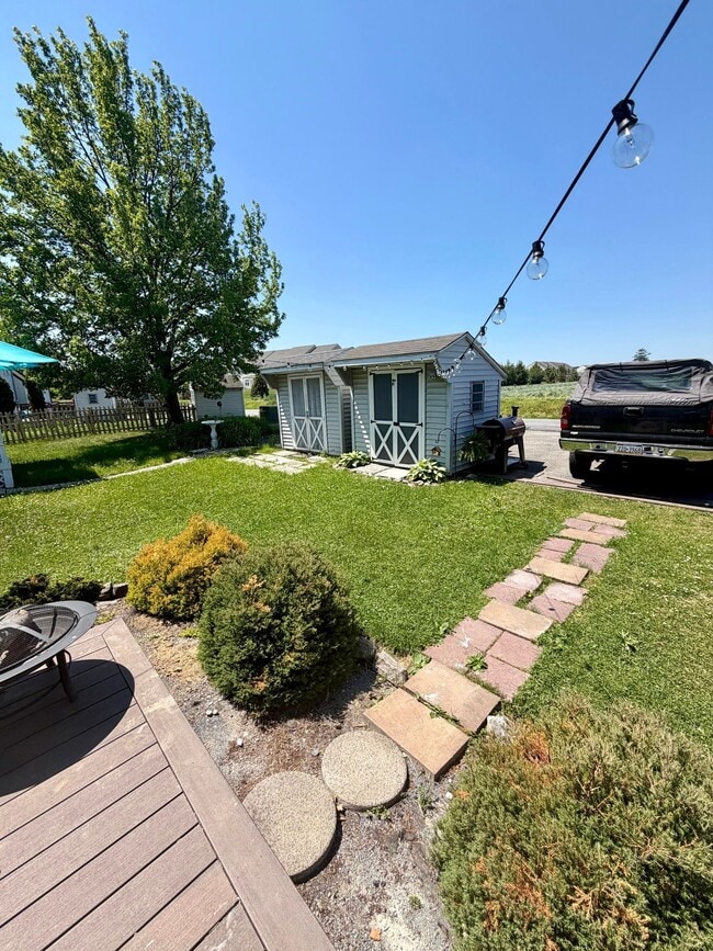 Building Photo - 60 Carriage House Dr