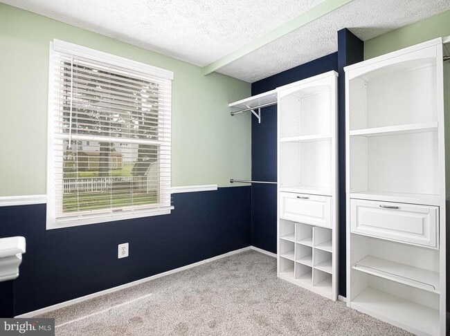 Building Photo - 703 E Broadway