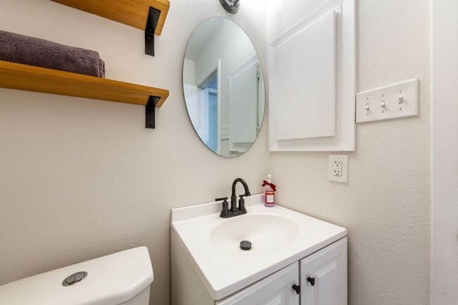 Building Photo - 7107 Barnsdale Way  Austin TX 78745