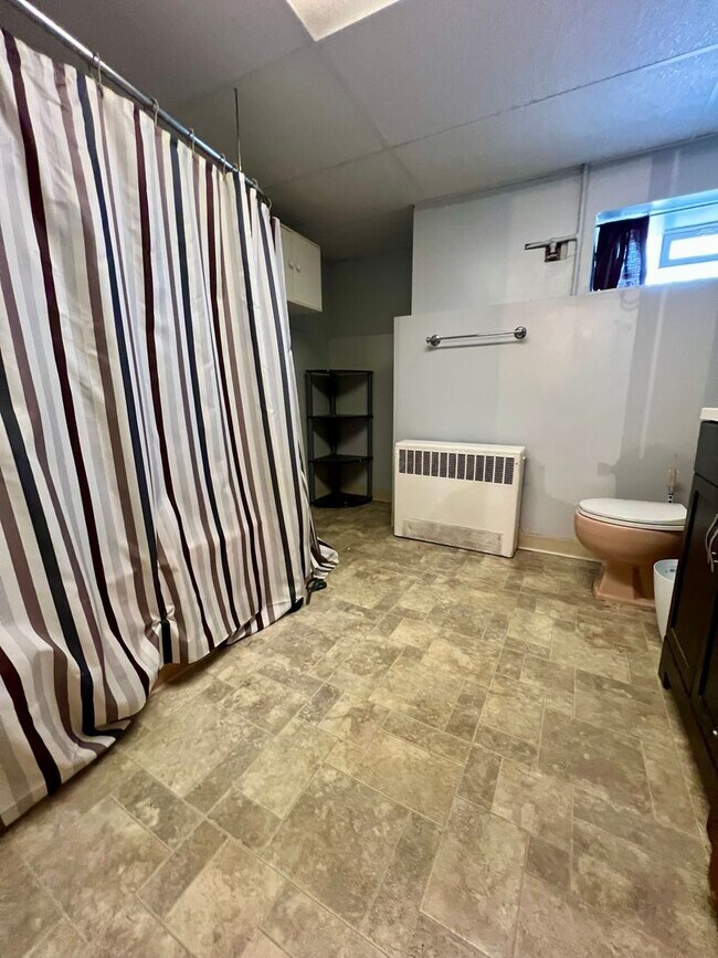 Building Photo - 3333 Chippendale St