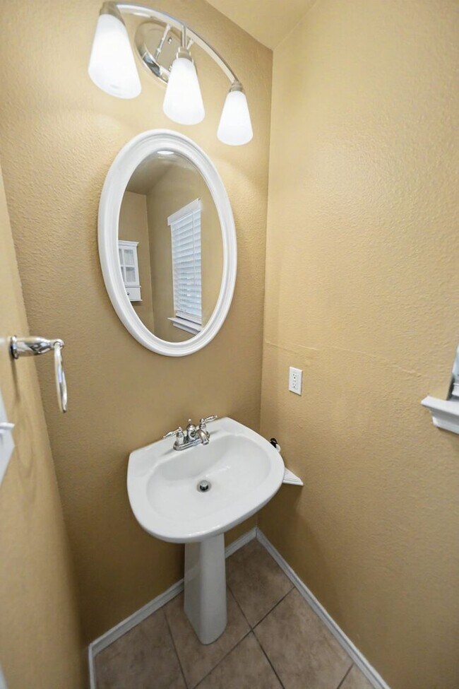 Building Photo - Spacious Cibolo Home Near Steele High School - Realtor Commission: $500