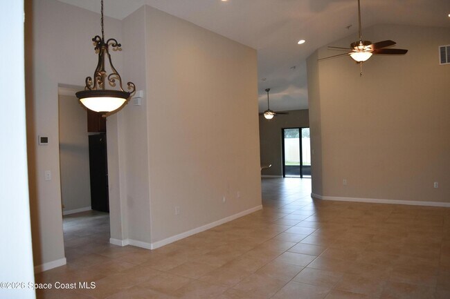 Building Photo - 518 Dillard Dr SE