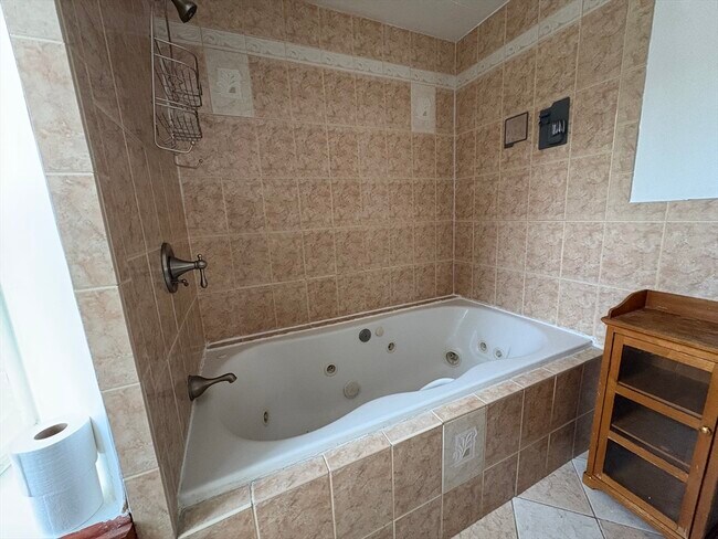 Building Photo - 21 Juniper St