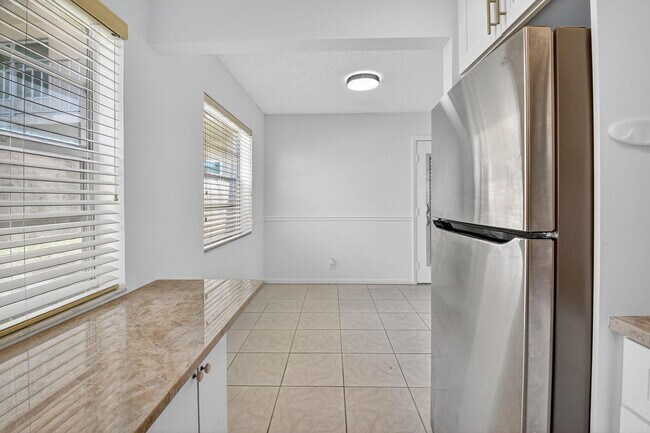 Building Photo - 341 Capri H