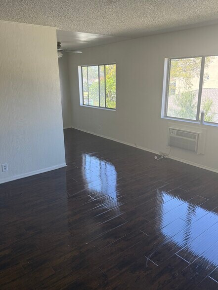 Building Photo - 15116 Studebaker Rd