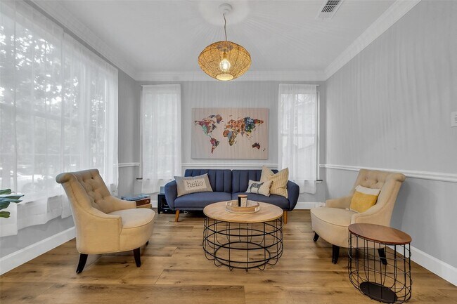 Building Photo - 211 Maple Path Pl