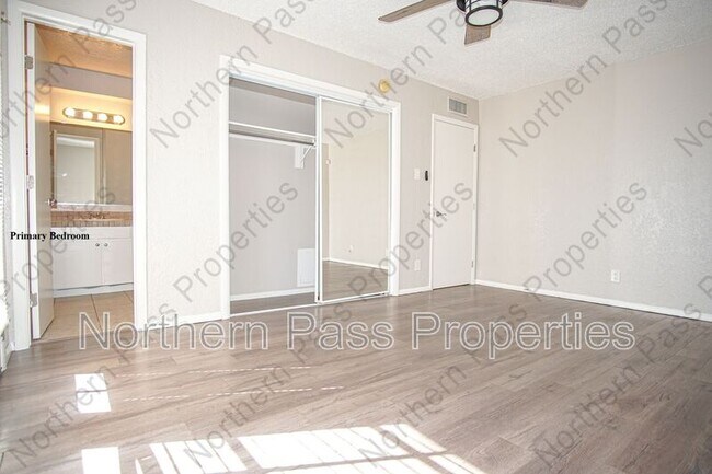 Building Photo - 4433 N Stanton St