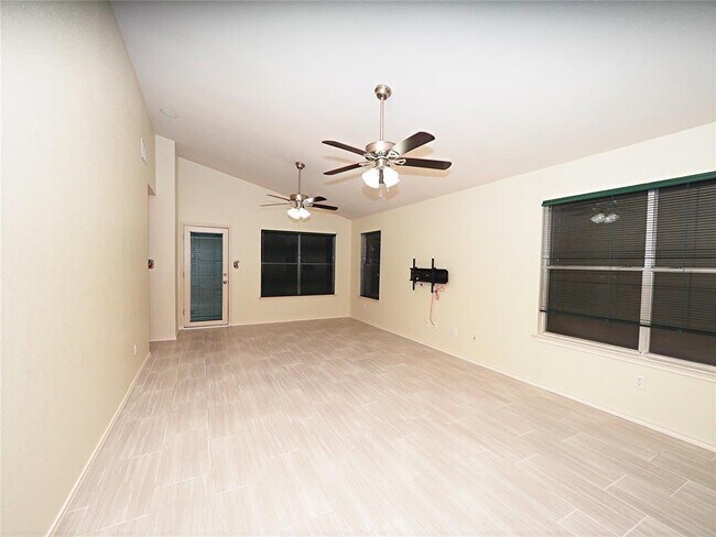 Building Photo - 1161 Kentra Dr